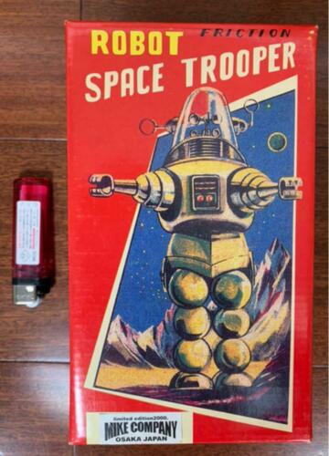 Robot Space Trumper  Tin Robot Wind-up Doll Mike Company Toy