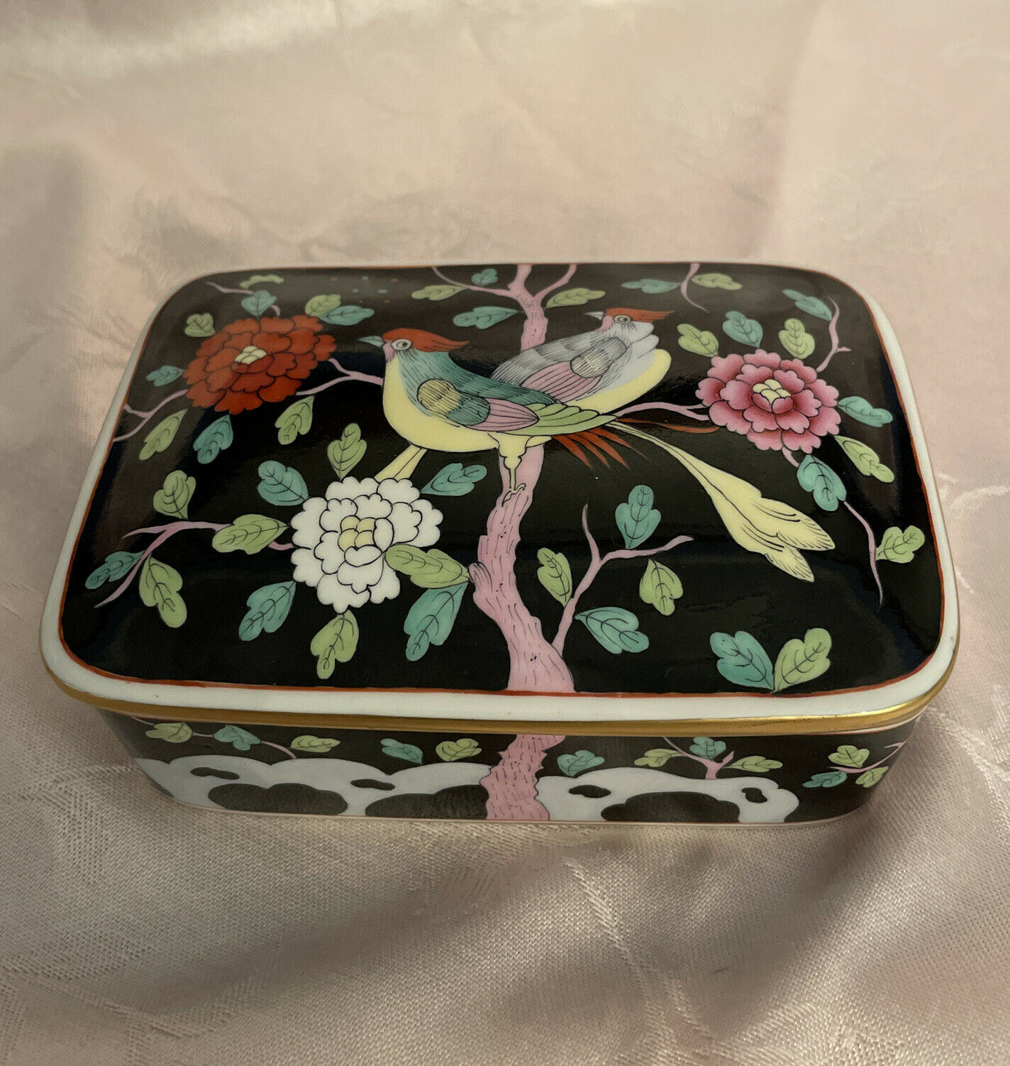 Herend MAC / Macao Oriental Lidded Box with Enamel Beautiful Applied 7971