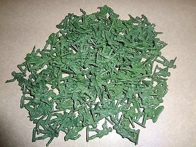 Lot of 576 Green Plastic Mini Army Men 1
