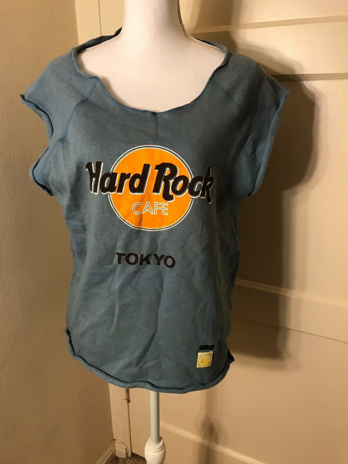 Hard Rock Cafe Tokyo Large Vintage Muscle Tshirt Scoop Neck Sleeveless Logo