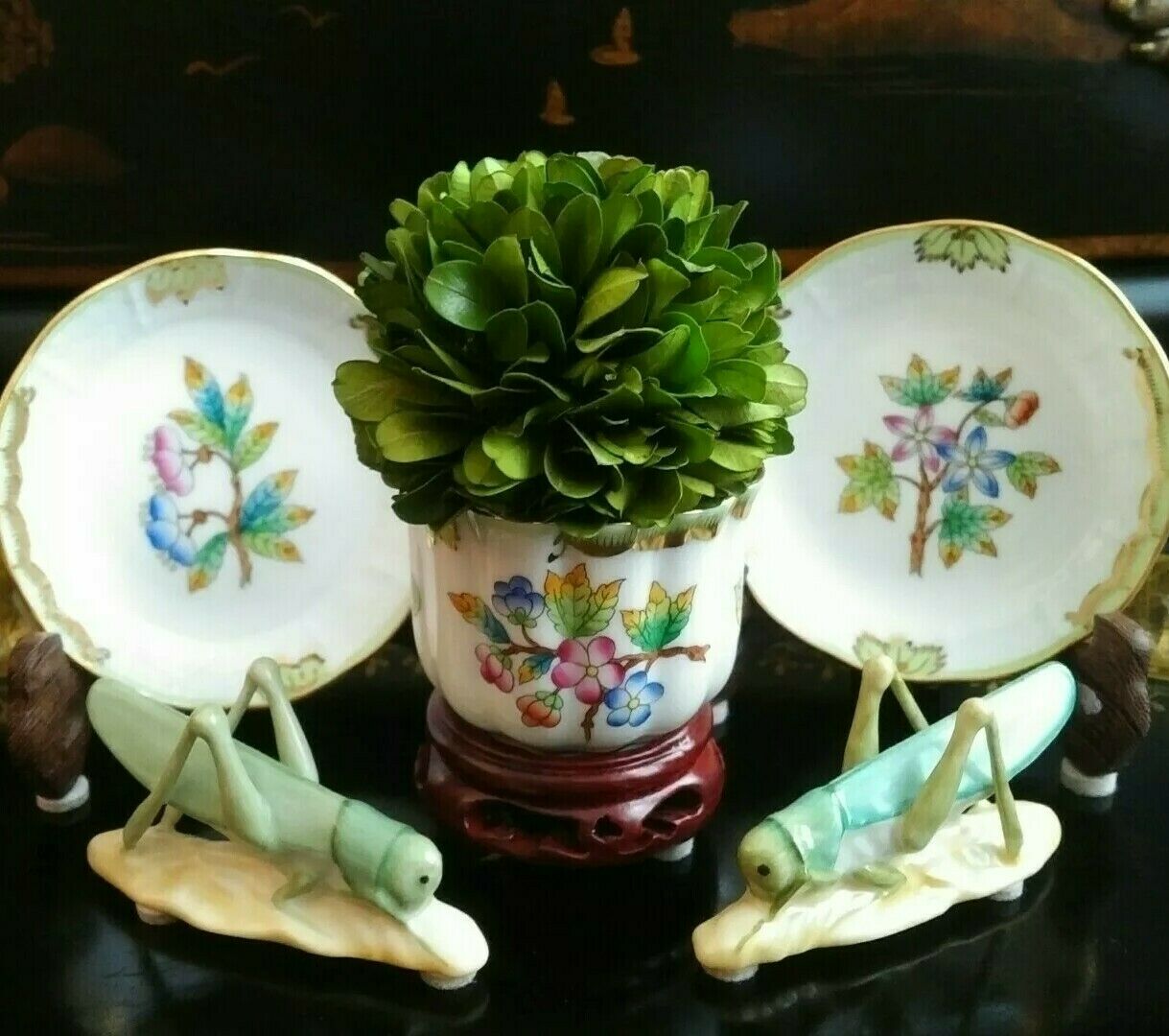 Gorgeous Rare Herend Miniatures Queen Victoria Plates Miniature Cachepot Trio